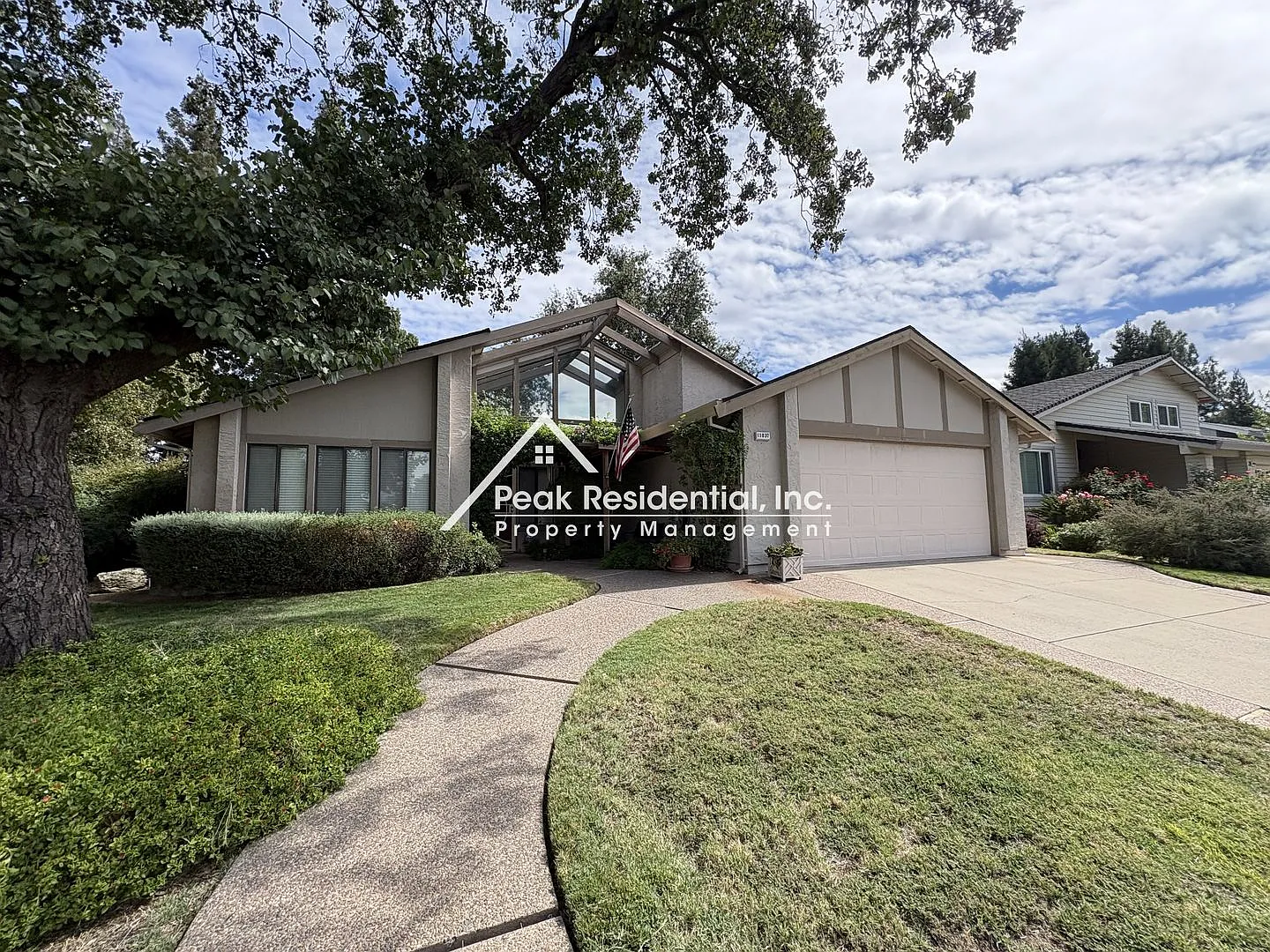 Beautiful Gold River 3bd/2ba Home with 2 Car Garage — Photo 2