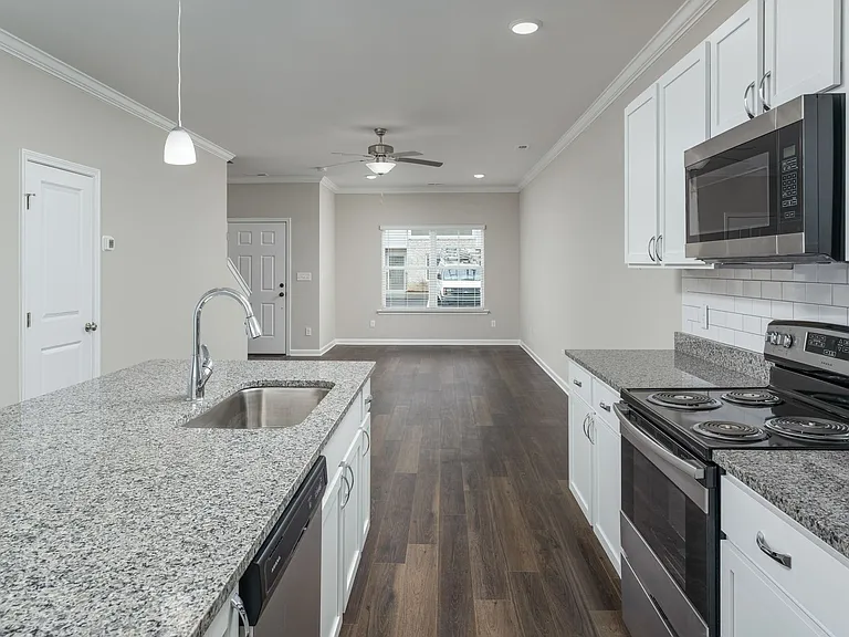 Edgewood Condos — Photo 34