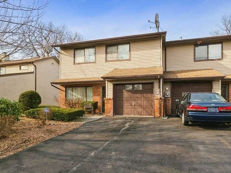 1st image of 547 Barberry Ln