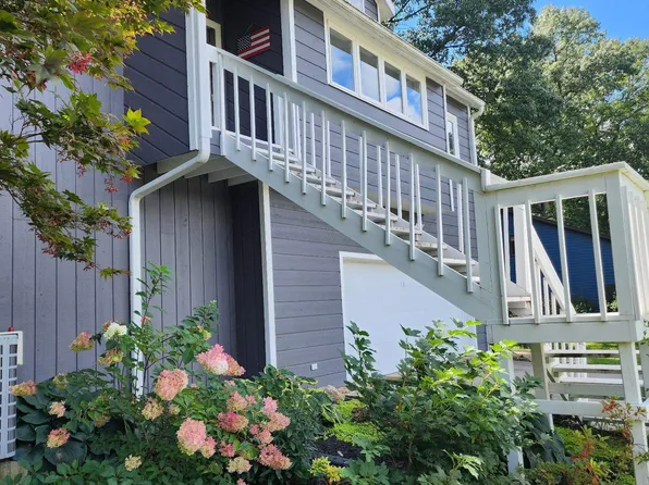 1295 W Country Club Dr, Angola, IN 46703