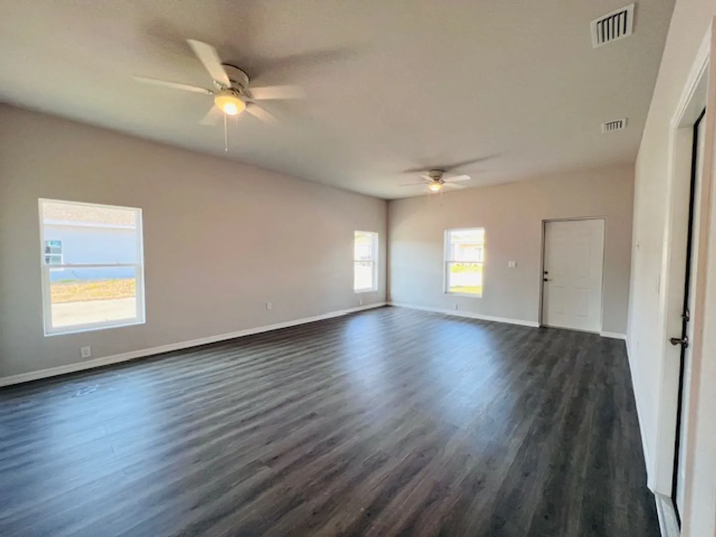 3BR/2BA Gated Community in Sebring — Photo 2