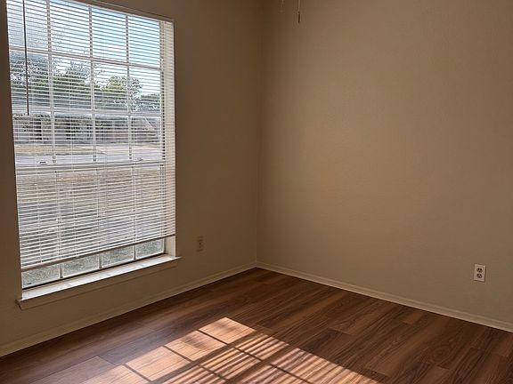 5th image of 2127 Andover Dr