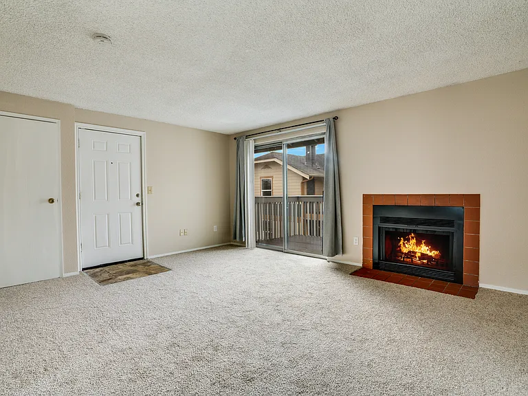 2410 S I St #4 — Photo 6