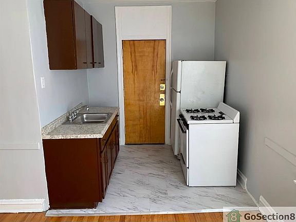 4th image of 7600 S South Shore Dr APT 2