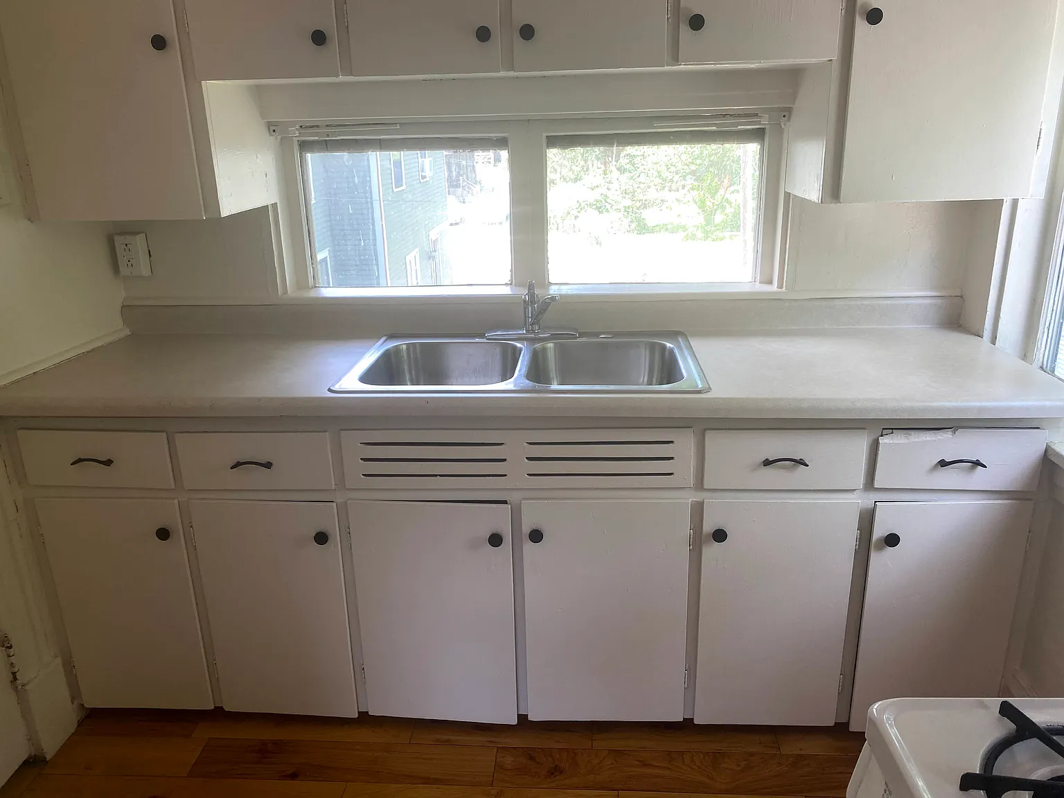 6 bed, $2,450 — Photo 4
