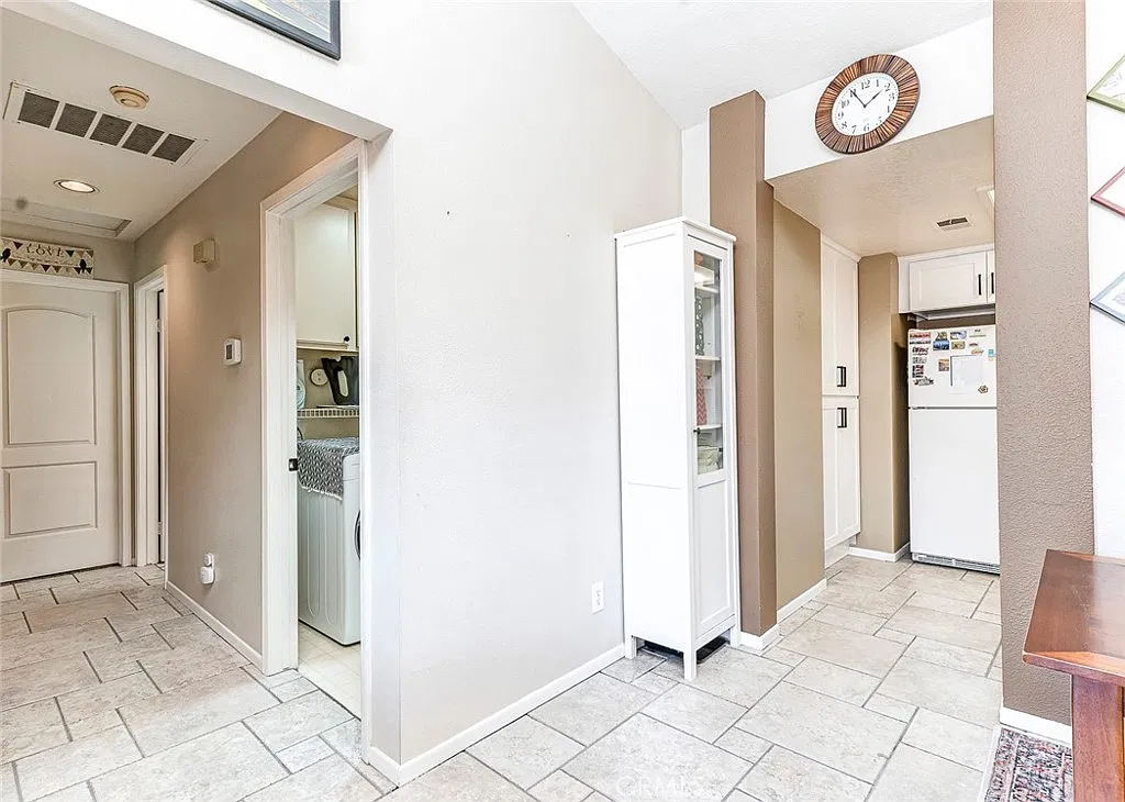 2 bed, 1063 sqft, $3,600 — Photo 3