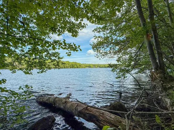 112 Osceola Dr, Becket, MA 01223