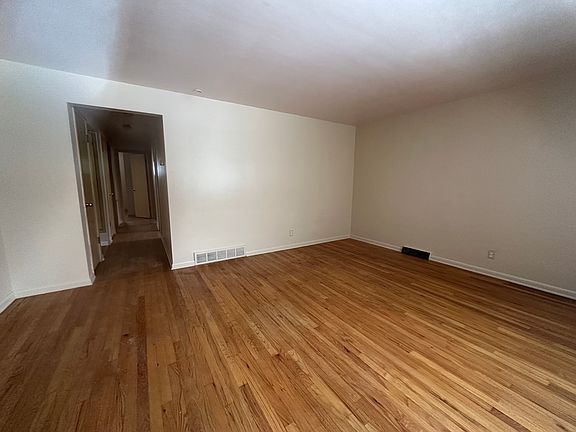 3rd image of 4791 Rockwood Rd