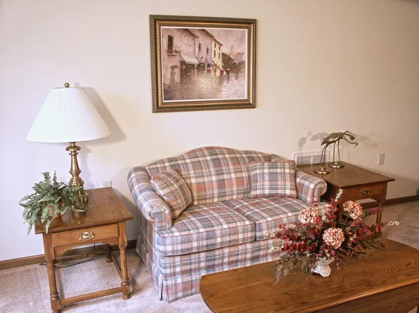 Whispering Pines Apartments, 806 Green Pine Ct #1, Mishawaka, IN 46545