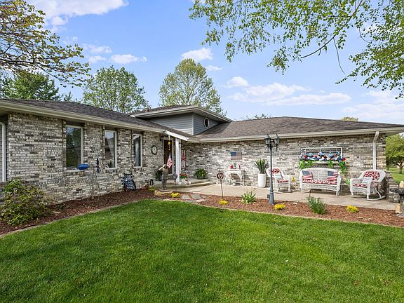 4th image of 702 Domke Dr