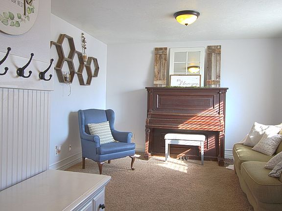5th image of 1111 N Drystone Dr