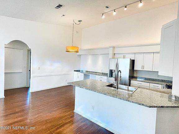 5th image of 13810 SUTTON PARK Drive N #120