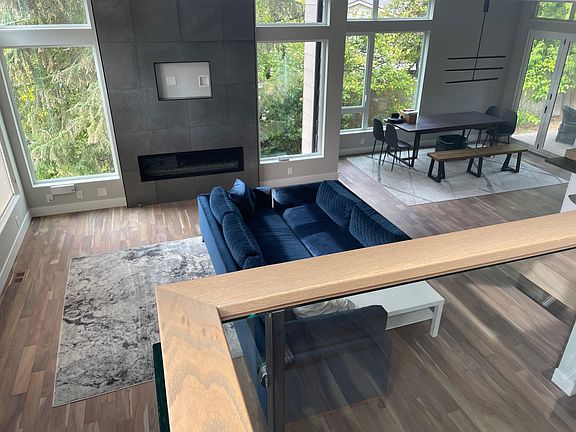 Great Room w/ fireplace