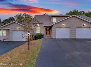 217 Knollridge Dr UNIT 11, Factoryville, PA 18419