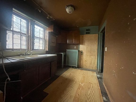 4th image of 8013 S Dobson Ave