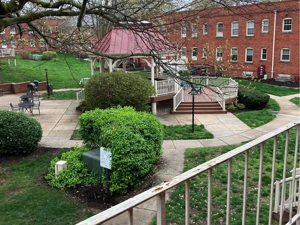 1305 E Abingdon Dr APT 4, Alexandria, VA 22314