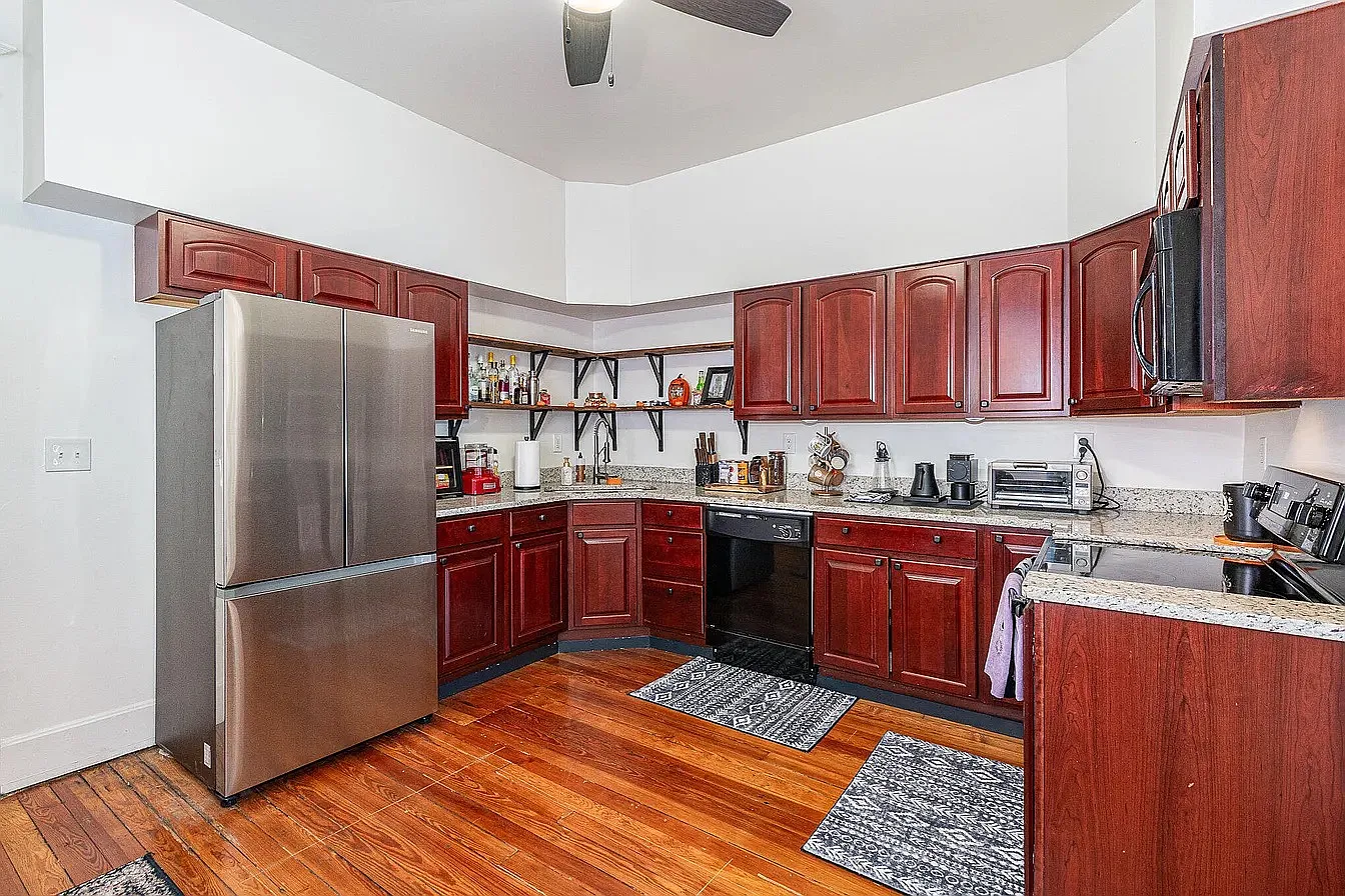 3 bed, 1400 sqft, $2,350 — Photo 3