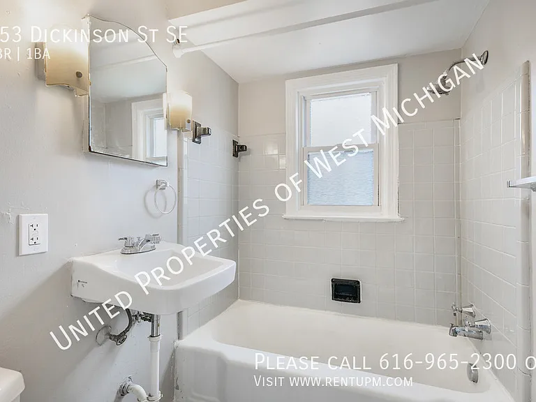 653 Dickinson St SE — Photo 12