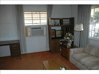 4th image of 11622 Blythe St