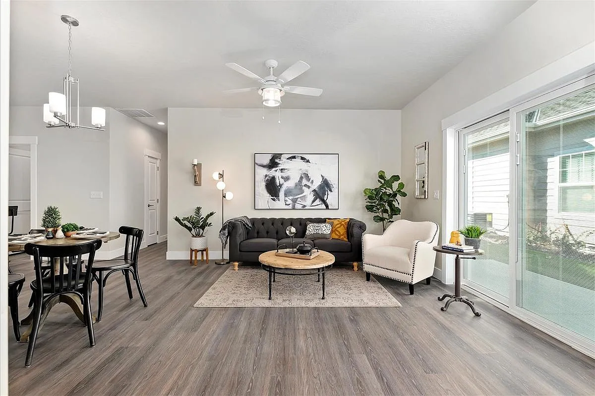 Cedar Crossing Luxury Townhomes — Photo 2