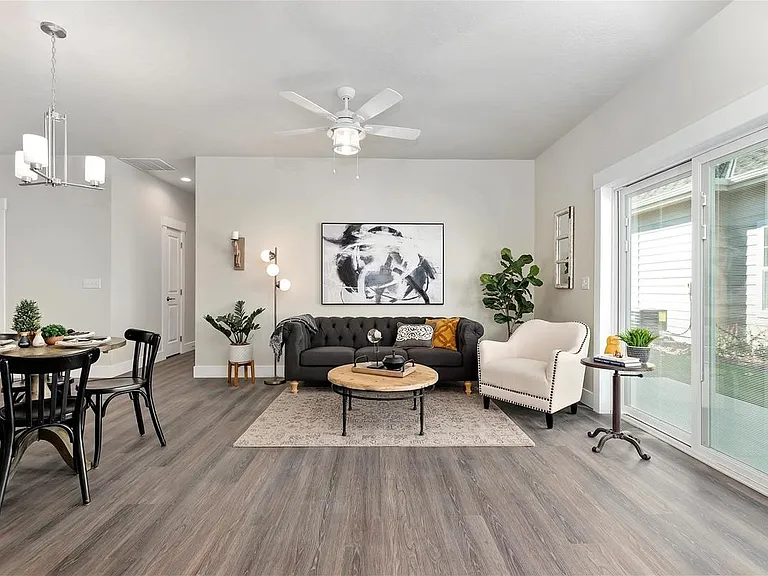 Cedar Crossing Luxury Townhomes — Photo 2