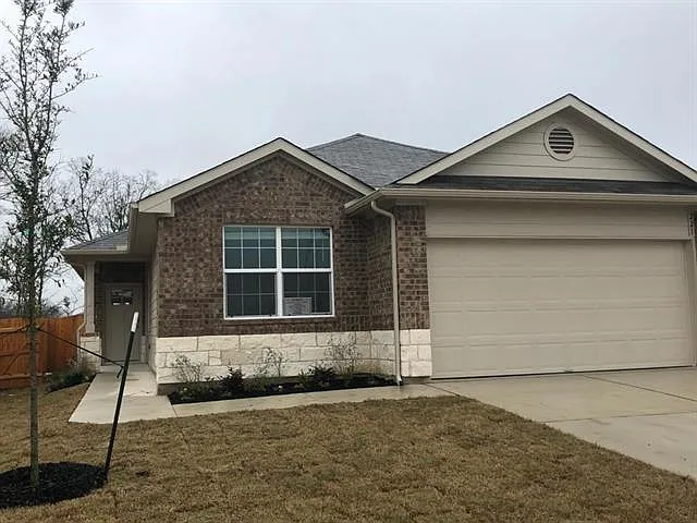 221 Naset Dr — Photo 1