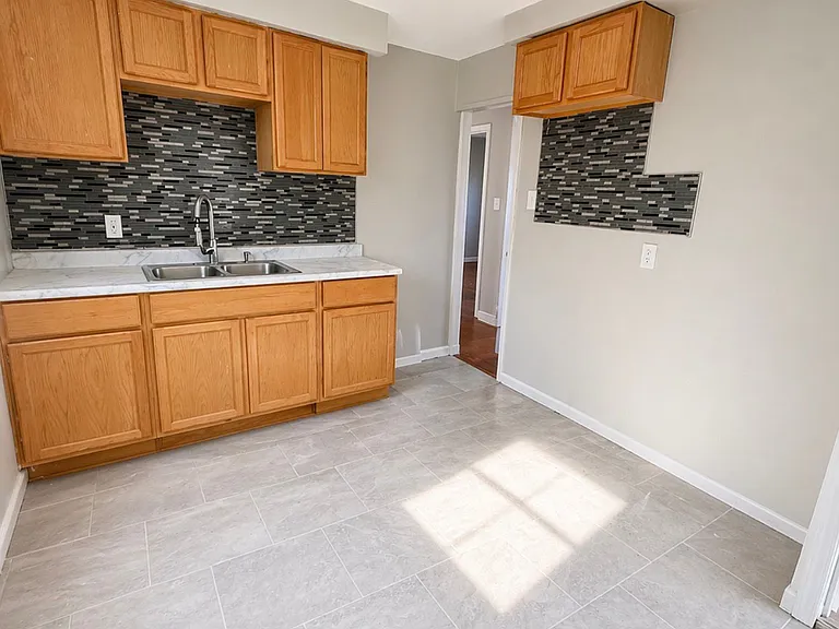 8251 Evergreen Ave — Photo 3