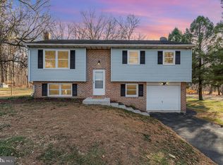 530 Wood View Dr, Lititz, PA 17543