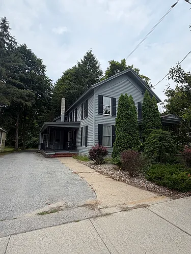 142 Bay St #2 Photo 1
