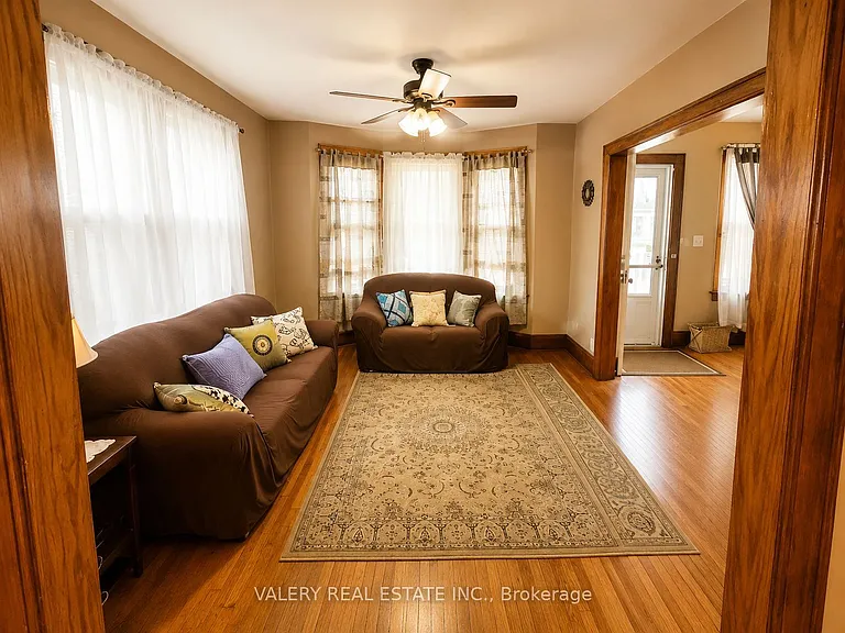 1058 Moy Ave — Photo 9