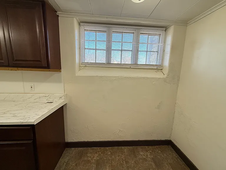 231 W 4th St #4 — Photo 13