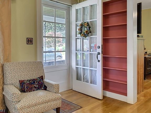 3rd image of 17 Bassett Ave