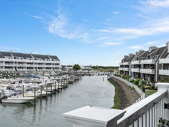 5th image of 206 Harbour Cv APT 206