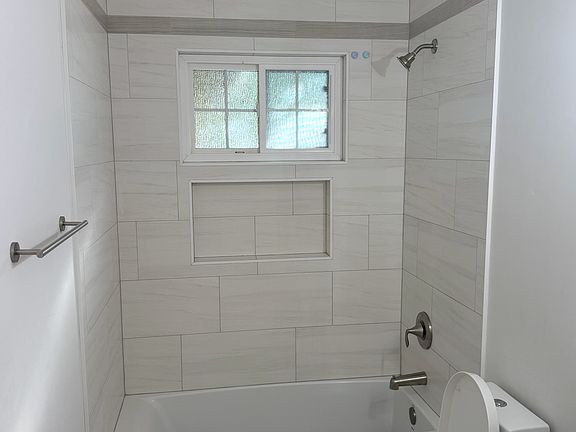 4th image of 7244 Catamaran Dr
