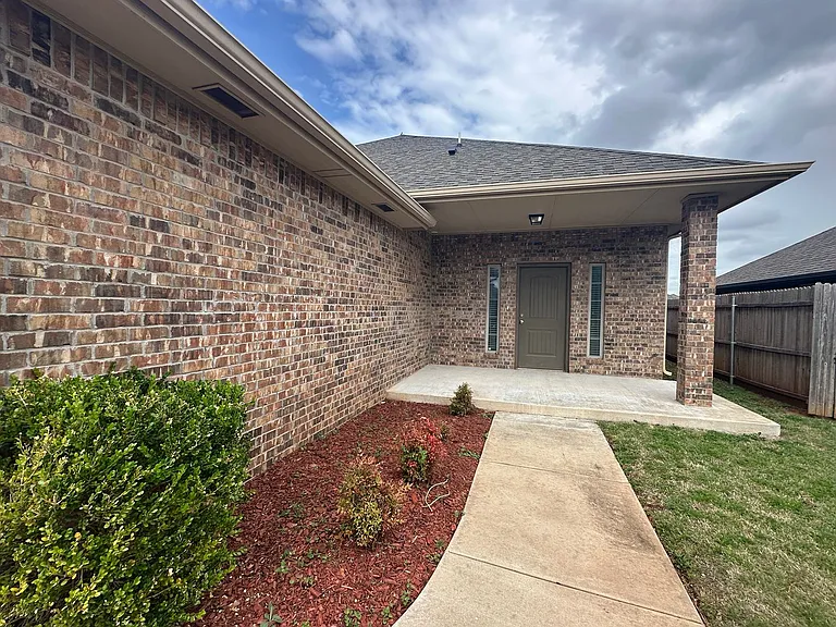 8017 NW 160th Ter — Photo 3