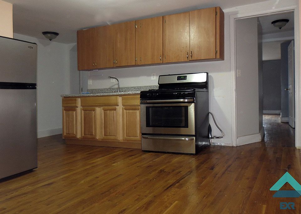 2nd image of 299 Quincy St #1FL
