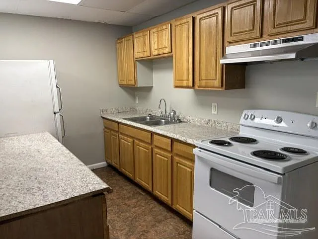 2709 N Davis Hwy — Photo 9