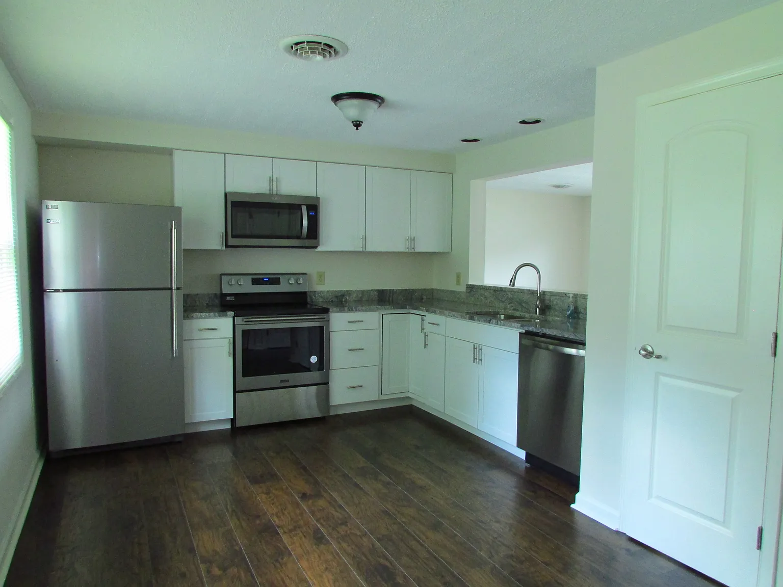 3 bed, 1152 sqft, $1,850 — Photo 3