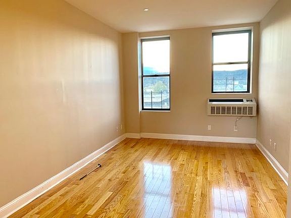Apt. 1G Living Room