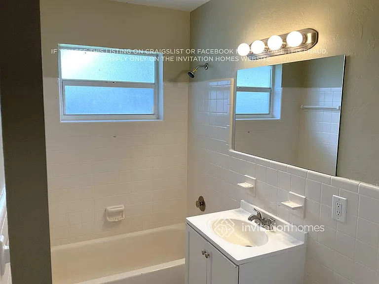 3921 NW 4th Ct — Photo 10