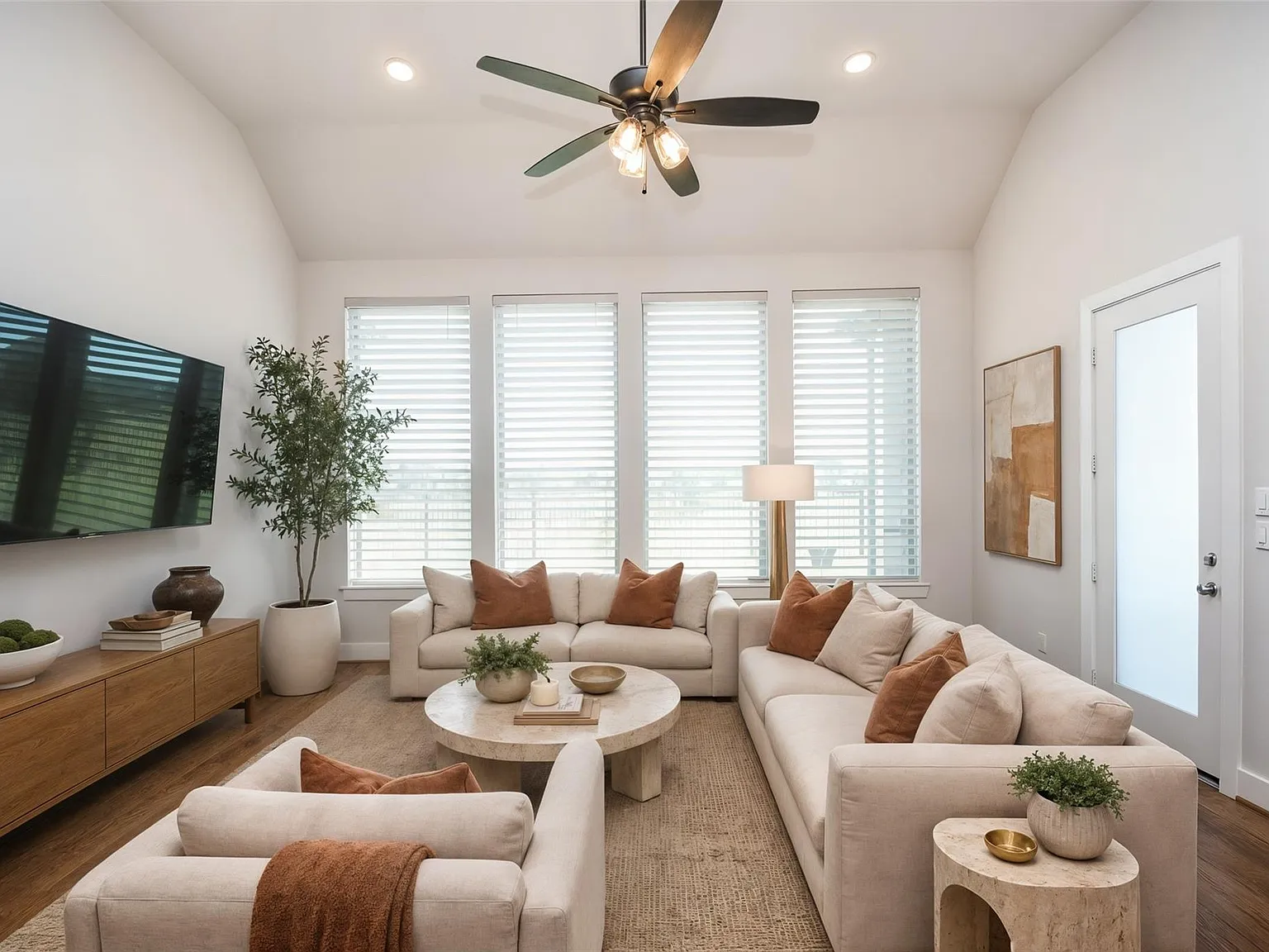 4 bed, 4.5 bath, 3062 sqft, $4,300 — Photo 4