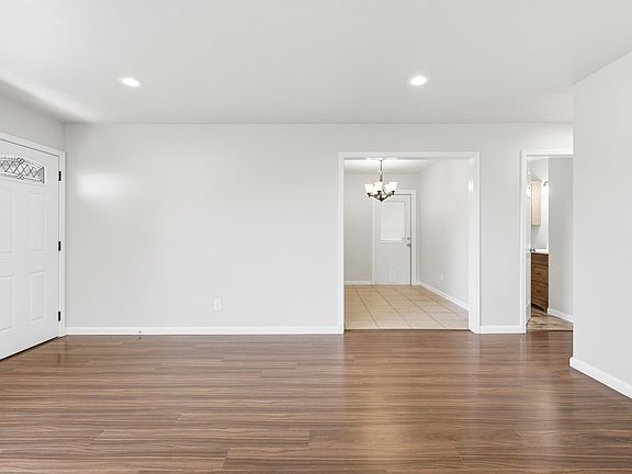 4th image of 716 Cloverland Ct