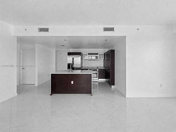 5th image of 1900 N Bayshore Dr APT 3911
