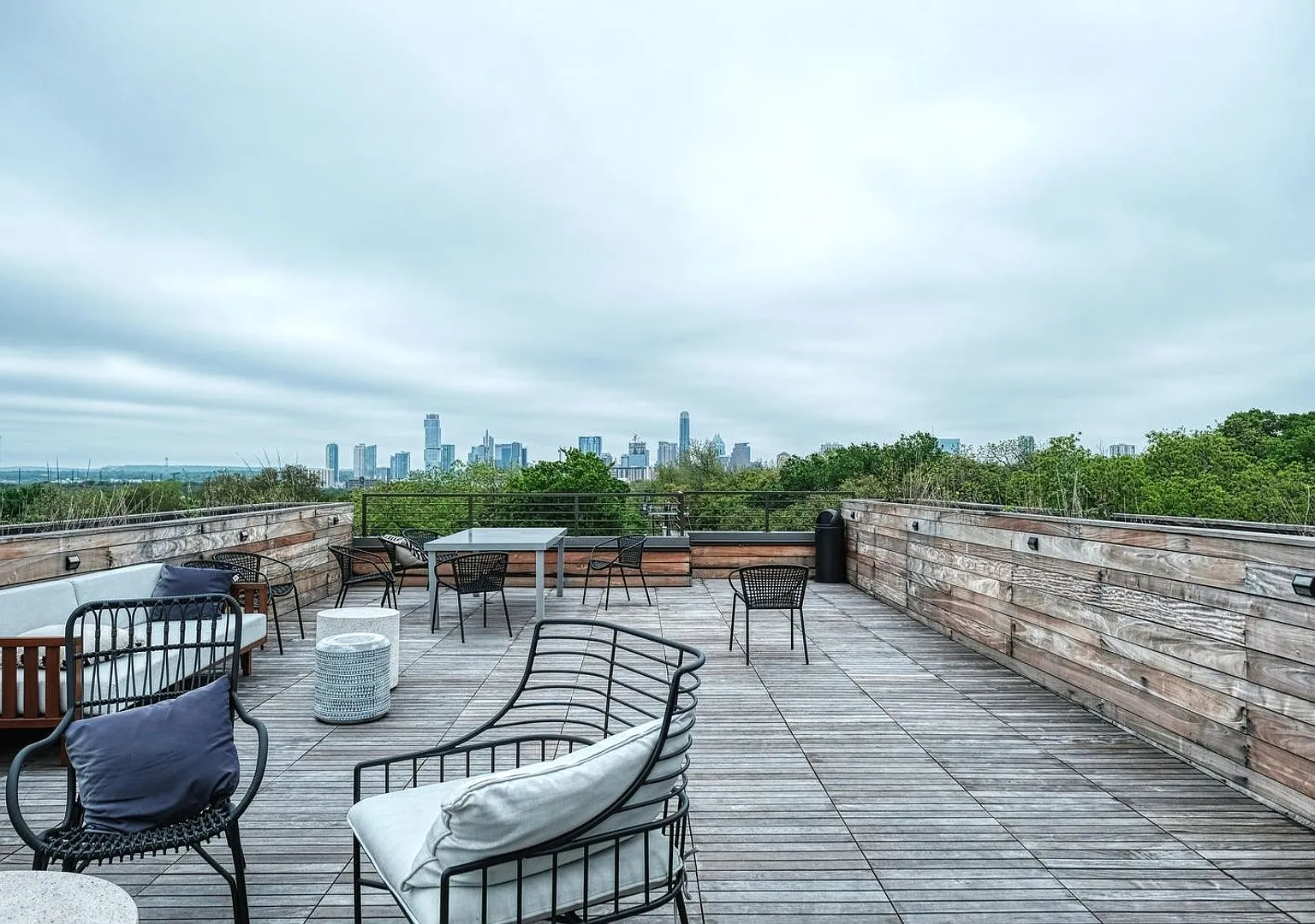 207 W Johanna — Photo 1