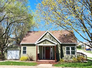 302 W Walnut St, Dodgeville, WI 53533