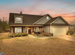 220 Whrite Pl, Grantville, GA 30220