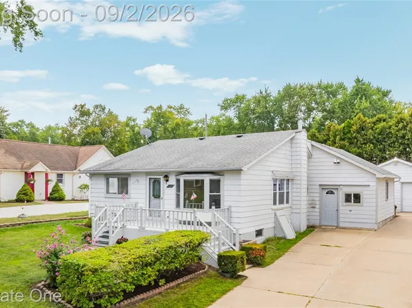 4470 Bethune Ct, West Bloomfield, MI 48323