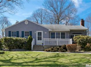 62 Lumur Dr, Sayville, NY 11782