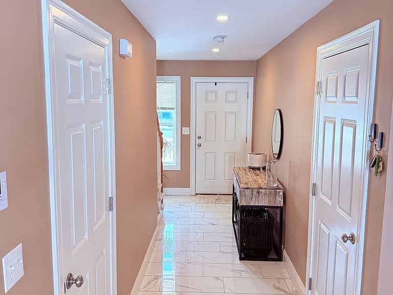1325 Meriden Ave #A & B — Photo 16