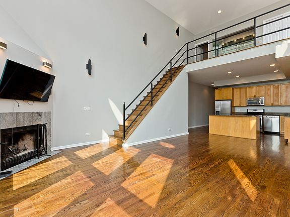 4th image of 854 W Erie St #3E